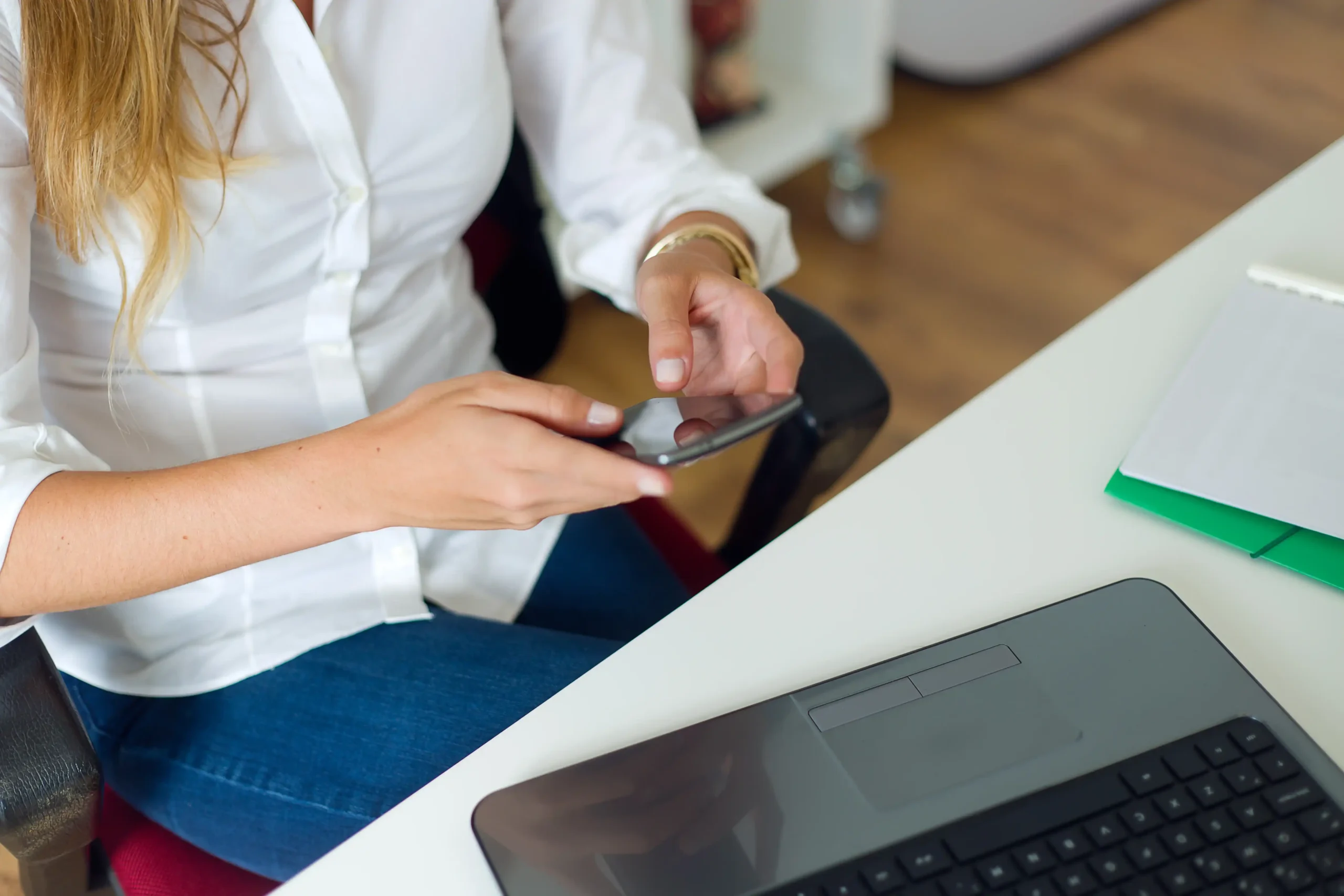 delito solicitar la vida laboral de otra persona