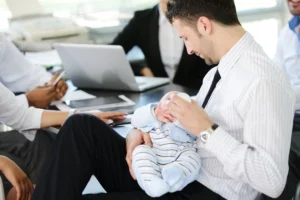 empresa niega baja paternidad